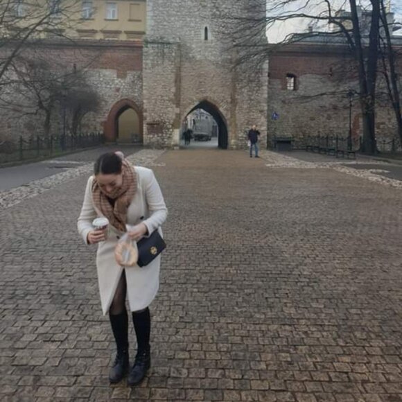 Meet your Posher, CeCe - Picture 3 of 6